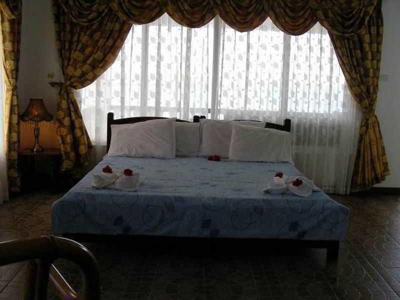 Nost Cottages Мактан Екстериор снимка
